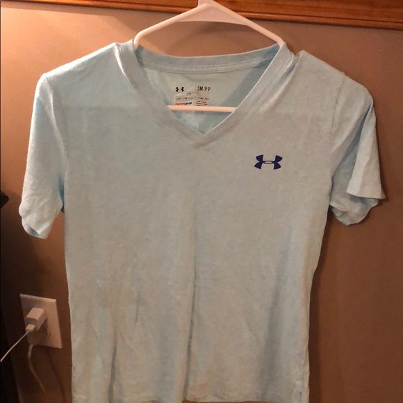 Under Armour Tops - Under Armour t-shirt